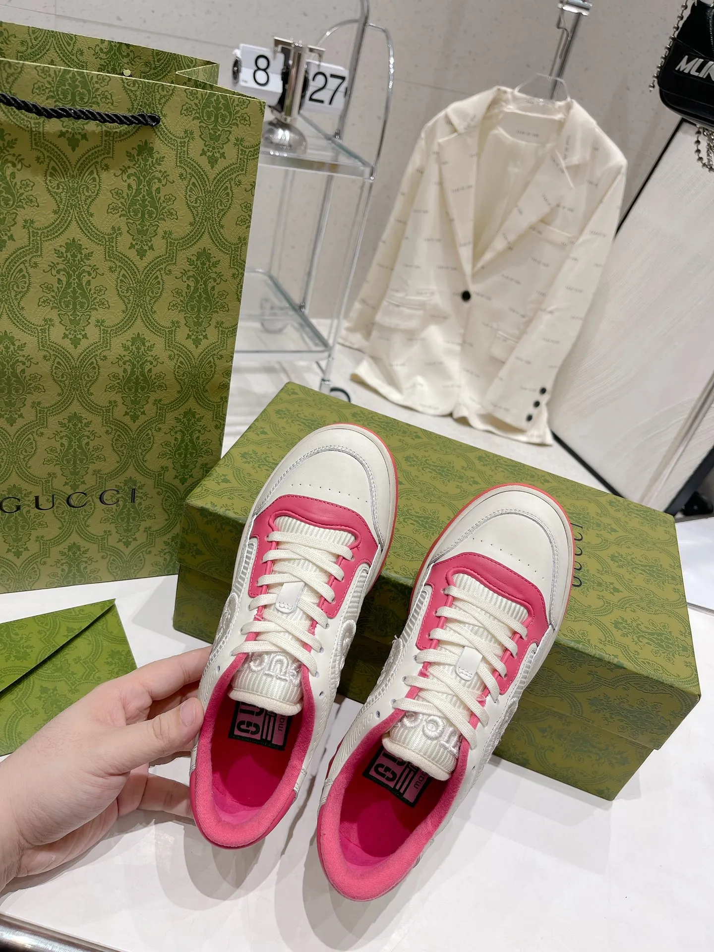 👟👟Ex-factory price 520👟👟 Gucci Gucci 2023 latest hot model MAC80 sneakers, couple style, casual, retro, old, dirty shoes, small dirty shoes, white shoes, original purchase, development, production, Gucci MAC80 new hot model series. The exquisite and compact interlocking double G logo romantically interprets the aesthetic concept of this series. Made of off-white leather, retro inspiration is cleverly integrated into the design of sports shoes, reinterpreting the brand logo. Fabric: Original custom imported first-layer cowhide. Lining: Original custom imported breathable mesh. Outsole: Original molded two-color TPU outsole. Sole thickness: 3CM. Size: Women's 35-40 / Men's 39-45.